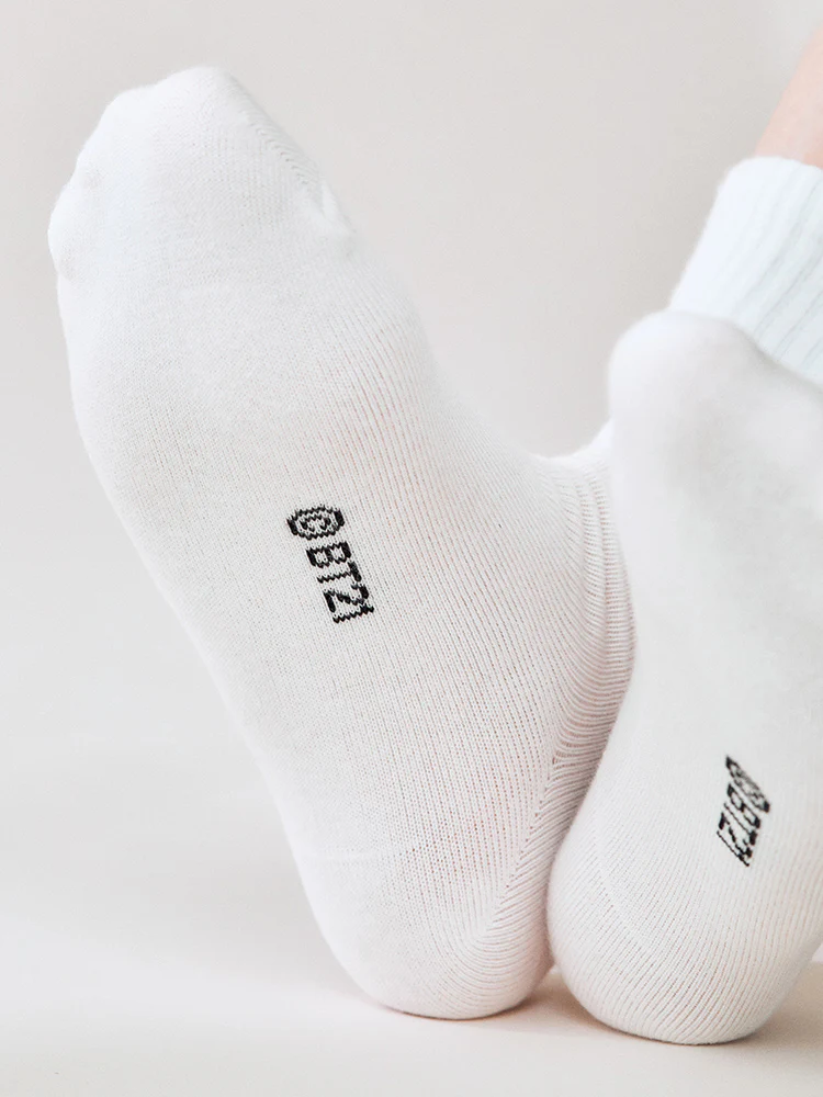 BT21 Basic Lip Embroidery Socks - Image 12