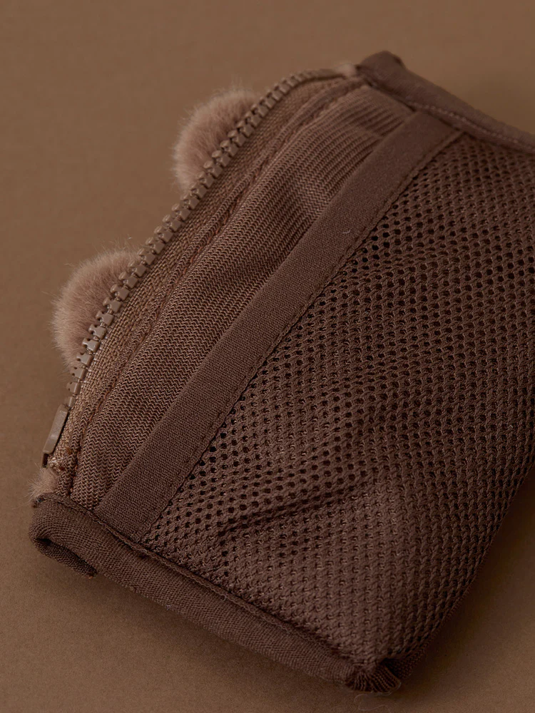 LINE FRIENDS HUG BROWN 3 Card Case - Image 4